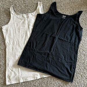 Lot of 2 Women’s L Duluth Tank Tops